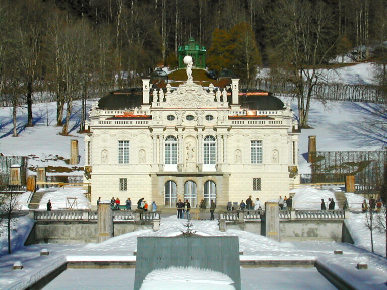 Linderhof Palace - Fairytale Castle tours by All Things Garmisch